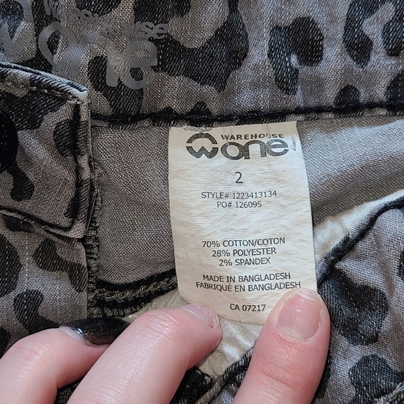 Leopard Print Jean Shorts Size 2 - Picture 3 of 3